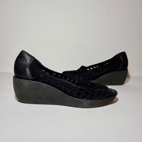Donald J Pliner Black Woven Wedge - Picture 3 of 5